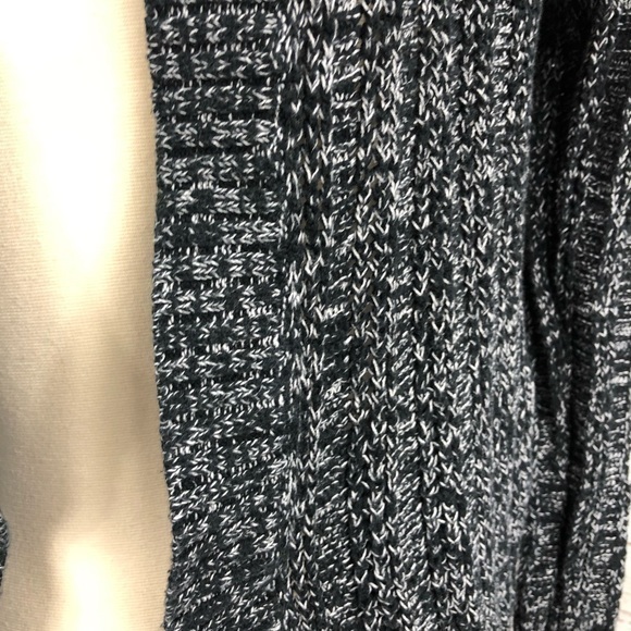 AE‎ Black Knit Cardigan - Picture 2 of 8